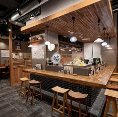 海鮮、ときどき炉端。大衆酒場　魚々炉-ととろ-　三宮店の雰囲気1