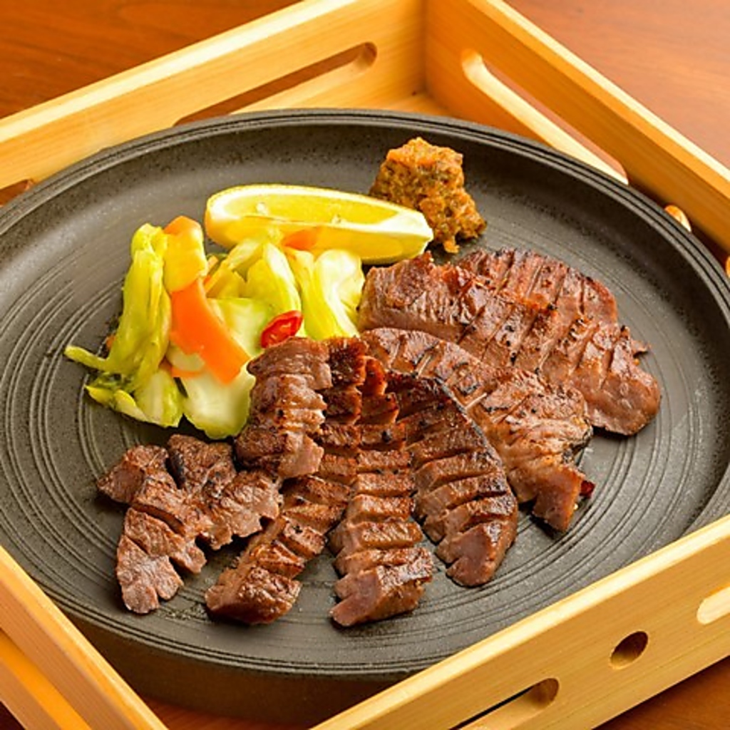 仙台名物 厚切り牛たん焼き。