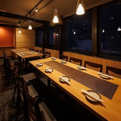 エリア最大規模の大宴会場を完備!皆様お顔を見渡すことができ一体感のあるご宴会が可能!広々とした造りとなっておりますので宴会途中のご移動もスムーズ!まさに幹事様理想の空間です。(おでん/居酒屋/有楽町駅/飲み放題/個室/海鮮/炉端焼き/焼き鳥)