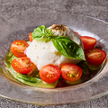 料理メニュー写真&nbsp;ブッラータチーズのカプレーゼ仕立て
