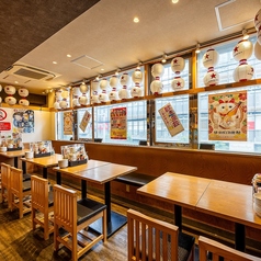 落ち着いた木調のお席です。活気に溢れワイワイ楽しめる友人・同僚との飲み会にもピッタリ★飲み会・デート・記念日・女子会などのシーンにも最適です。大衆酒場のような雰囲気の中で、自慢の中華料理を心ゆくまでお楽しみください♪