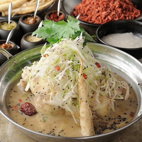【西宮徒歩約3分】7種の薬味で味わう参鶏湯が自慢の創作韓国料理店です。