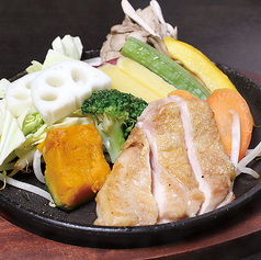 10種の野菜と大山鶏の鉄板蒸し焼き