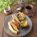 料理メニュー写真 ロースハムとタマゴサラダのサンドイッチ