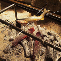 迫力のある炉端焼きをお楽しみください。