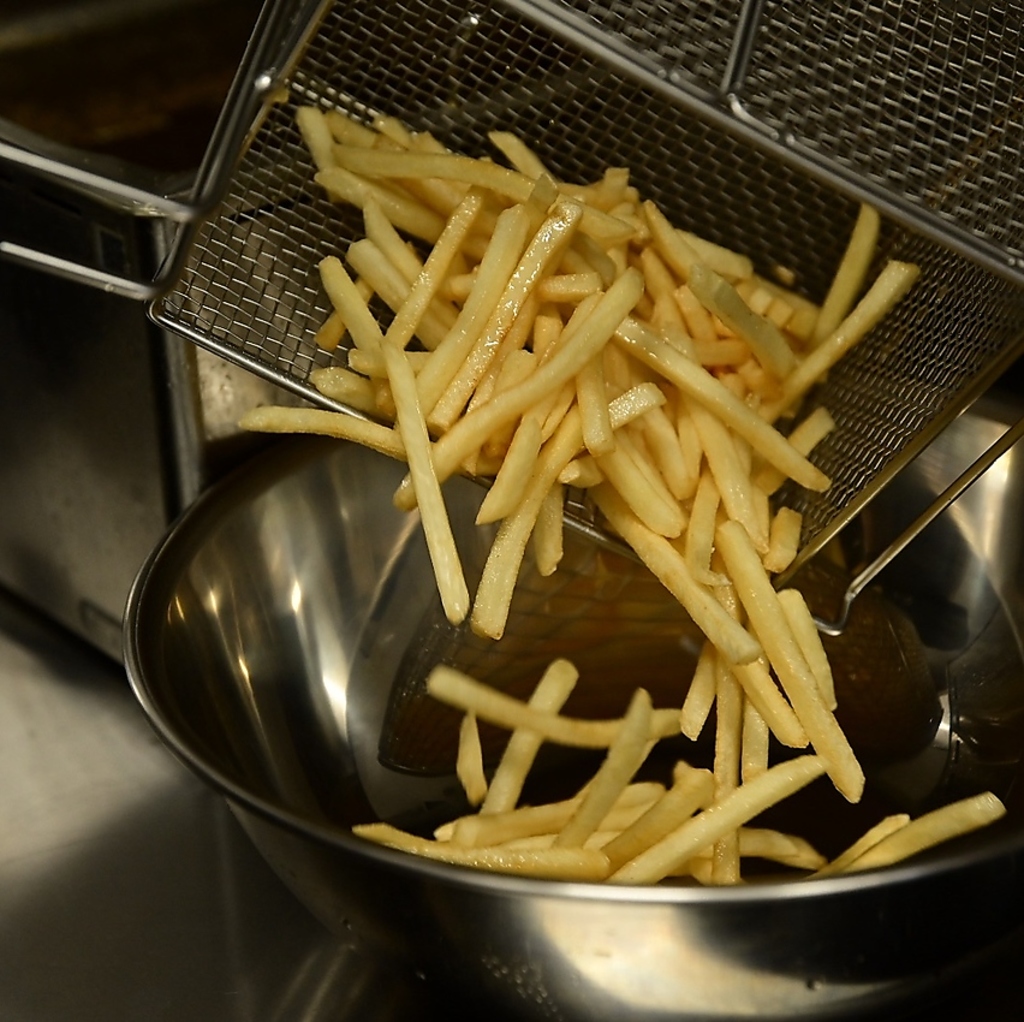 止まらない美味しさ！平日ランチ限定のポテト食べ放題。熱々の揚げたてを頬張る、至福のひとときを♪