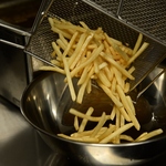 止まらない美味しさ！平日ランチ限定のポテト食べ放題。熱々の揚げたてを頬張る、至福のひとときを♪