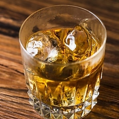 【昼から楽しむウイスキー】1000種類のアメリカンウイスキーを昼飲みで！の写真