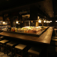 ずっしりとしたカウンター席は、落ち着いていて大人のデートにピッタリ。