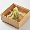 料理メニュー写真 めごちと季節野菜の天ぷら