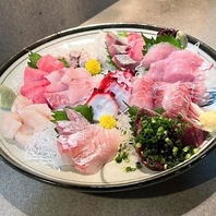 厳選して仕入れた旬魚で作るお刺身は美味◎