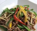 料理メニュー写真&nbsp;国産牛肉とピーマンの細切り炒め　（小麦・卵）