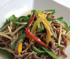 国産牛肉とピーマンの細切り炒め (小麦・卵)