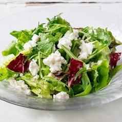 自家製リコッタチーズのグリーンサラダ