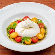 自家製ブッラータチーズのカプレーゼ