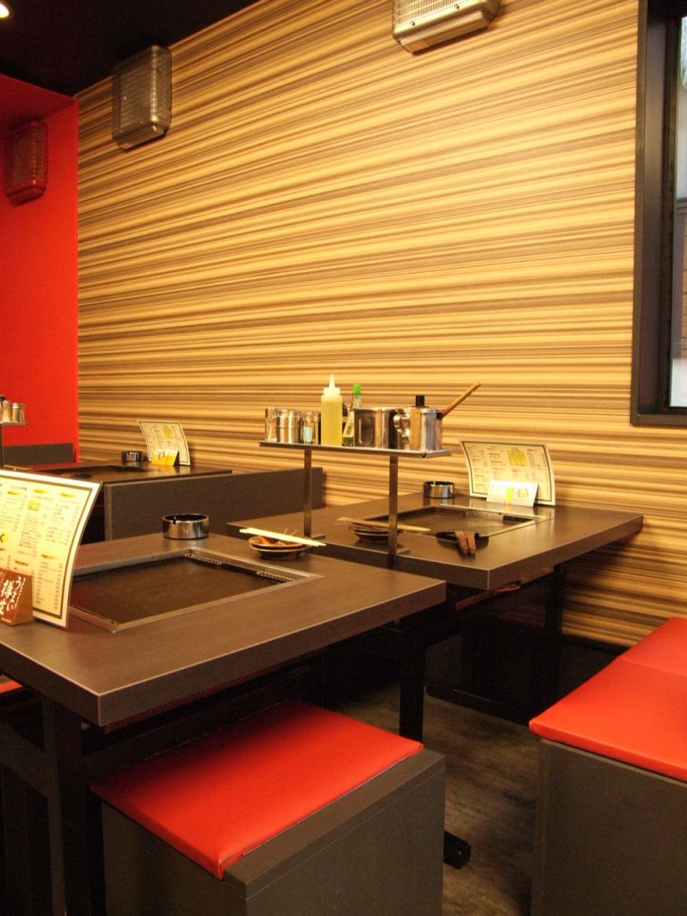 １Fには掘りごたつテーブルもご用意しております。