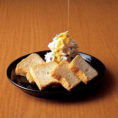 《酒のつまみの新定番》はちみつがけクリームチーズラスクを添えて