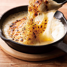 【クリーミーなマッシュポテトにとろけるチーズをのせて焼き上げた】マッシュポテトのチーズ焼きの写真