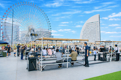 大人数でのイベントを検討するなら是非一度ご相談ください。当店では、100名様~貸切可となっております。みなとみらい駅徒歩5分でアクセスも抜群!昼も夜も絶景が最高♪大人から子供まで楽しめる場所となっております。楽しい思い出作りに是非♪
