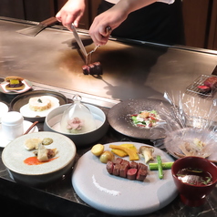 一流シェフによる独自の創作鉄板料理