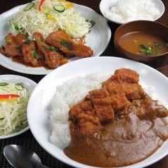 毎日手仕込みのカレーも大好評！