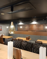 地下の空間は、BARのようなおしゃれな雰囲気。洗練された空間は女子会はもちろん記念日でのご利用やデートにも最適です。