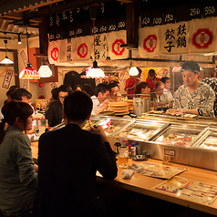 【博多の「屋台」を完全再現☆】JR大森駅から徒歩3分！博多の風物詩「屋台」を本場のまま再現した、博多のうまかもんが味わえる酒場！目の前で焼き上げるので、ライブ感満載の食事が楽しめます♪ハイボールや生ビールとご一緒にお召し上がりください。博多の美味い料理を食べるなら『屋台屋 博多劇場』へ！
