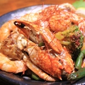 料理メニュー写真 海老と渡り蟹のスパイス焼き