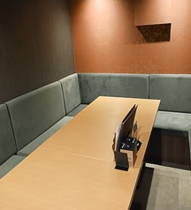 5名様~6名様までご利用いただける半個室。上品な雰囲気の空間はビジネスシーンに最適。もちろん会社宴会などにもおすすめです。