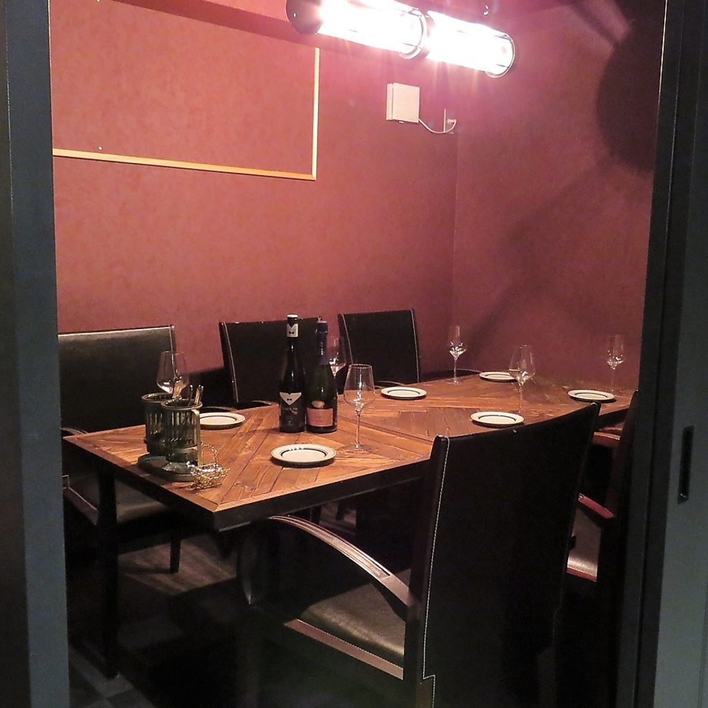 大切なお仲間や、ご家族でのお祝い・記念日にもピッタリな個室もご用意しております！