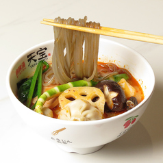 全て手作り。良質なさつまいもから作られた春雨。