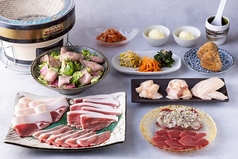 猪・鹿から牛・鶏・豚まで揃う七輪焼肉