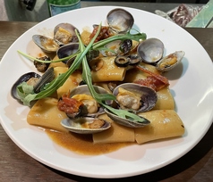 北海アサリとシチリア産アンチョビ、ドライトマトのパッケリ