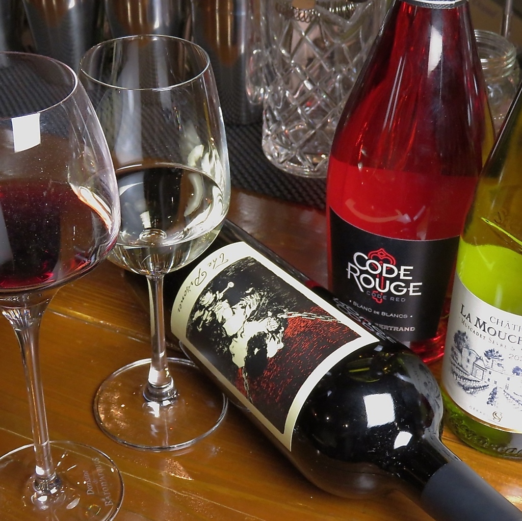 当店こだわりの料理に合う、厳選したワインを各種取り揃えております♪