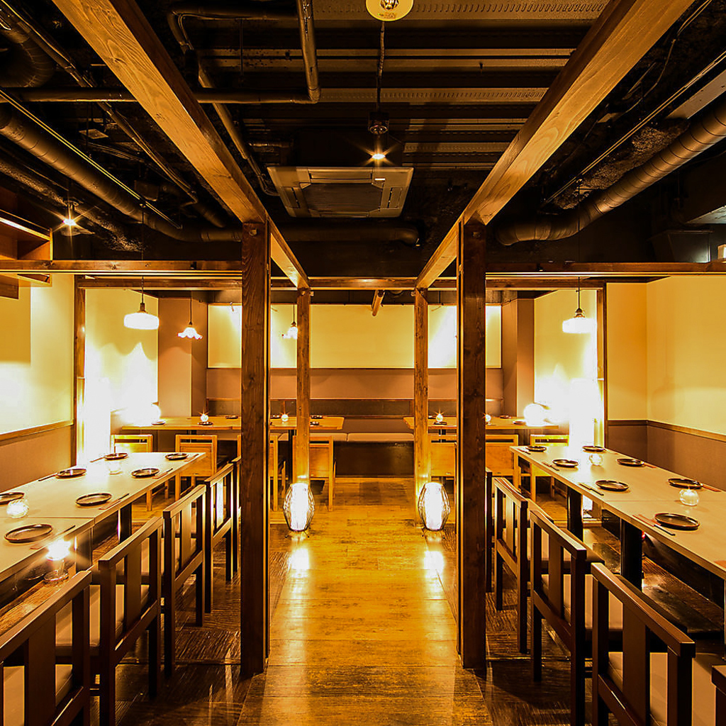 ◆日本酒と地鶏が自慢の個室居酒屋◆団体様でも広々とご利用いただけるお席。
