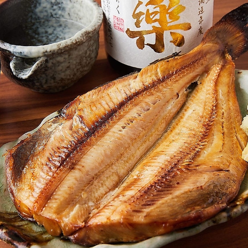 北海道の特大食材！脂の乗りが違う「圧巻」のホッケを豪快に焼き、大満足のボリュームで提供します◎