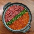 料理メニュー写真&nbsp;肉いくら土鍋ご飯