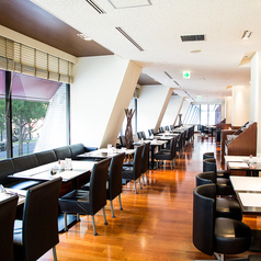 少人数から宴会、家族連れ、親戚同士の集まりなど、様々なシチュエーションに対応できるお席をご用意しております!