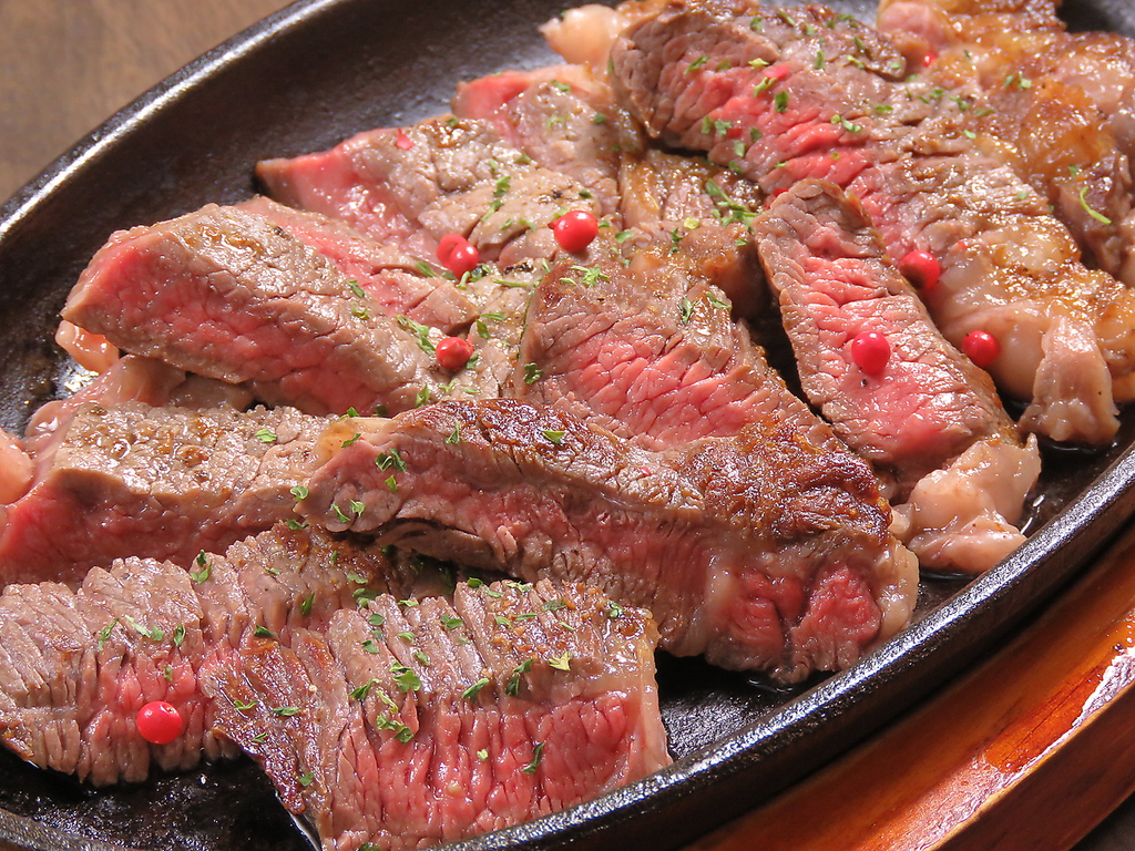 厳選牛のステーキ！人気のメニューです！