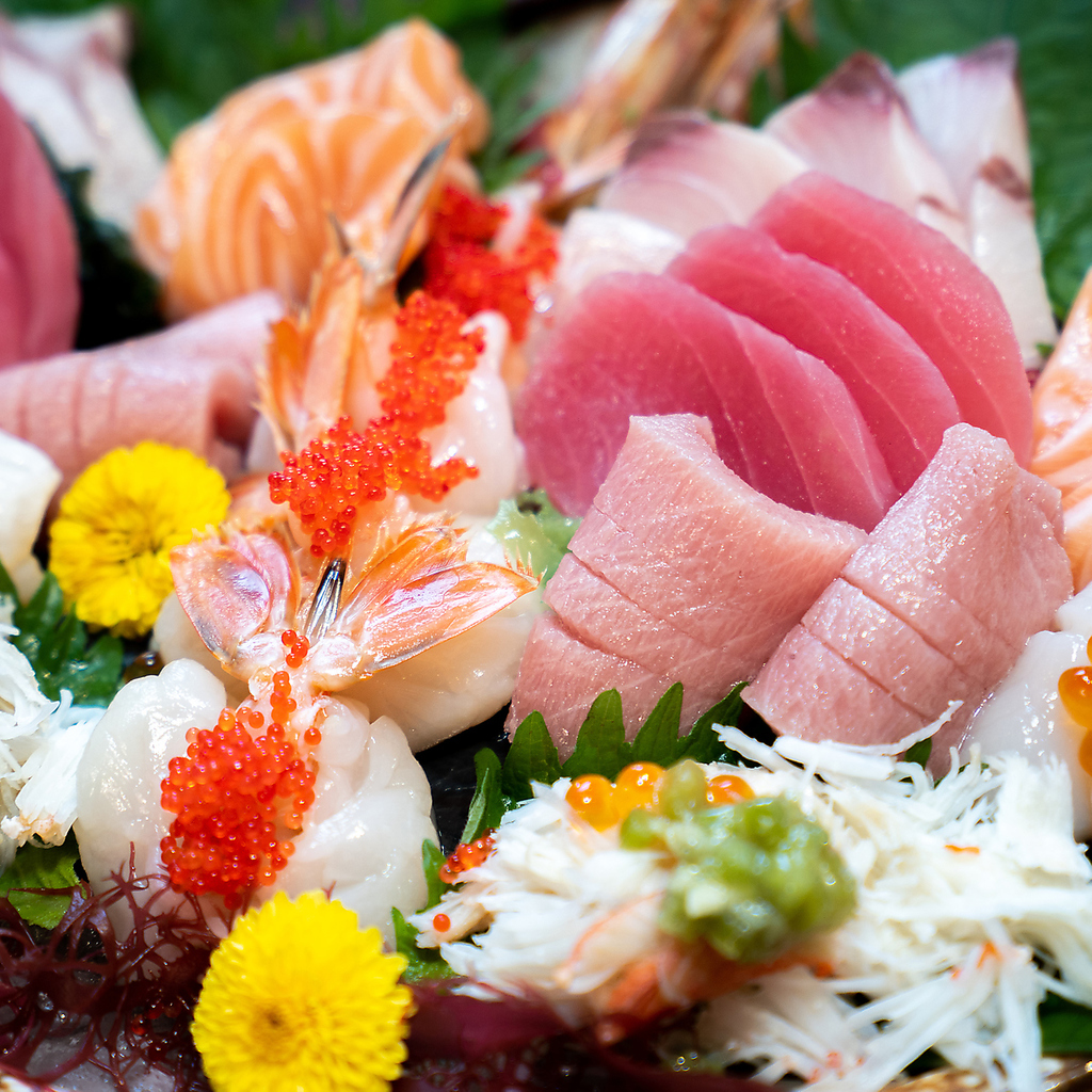 その日の仕入れによりことなる鮮魚は料理長が毎朝足を運び厳選したものをご提供！！