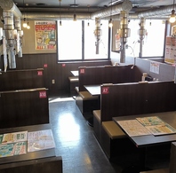 女子会や仕事帰りの一杯など使い勝手抜群なテーブル席