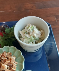 蒸し鶏とブロッコリーの柚子胡椒マヨあえの写真