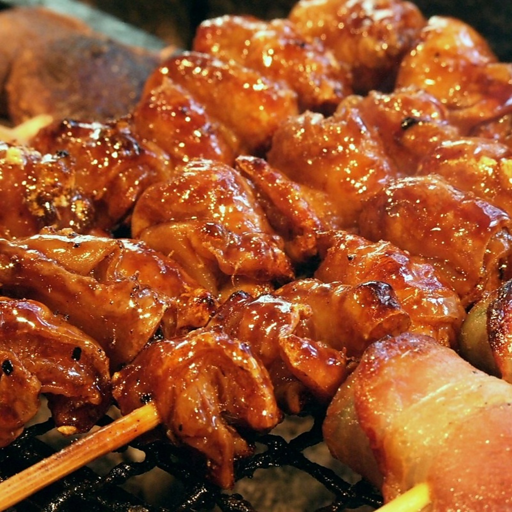 備長炭で焼く本格焼き鳥は1本80円（税抜）～