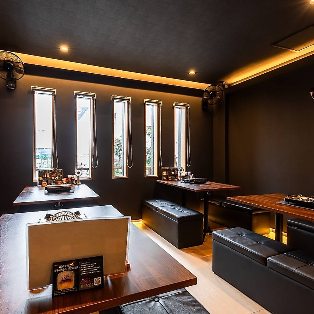 ワインバーのようなシックで落ち着いた雰囲気の中、本格ジンギスカンに舌鼓♪まさに大人の隠れ家◎