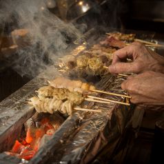 【美味しさの秘訣】備長炭で焼き上げる地鶏焼きとり♪