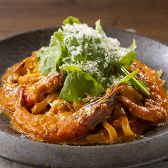 ソフトシェルシュリンプの濃厚トマトクリームパスタ