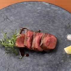 きわみ黒牛のタンステーキ マデラ酒の赤ワインソース