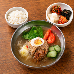 黒毛和牛すじと手作り水キムチの すじ福冷麺定食
