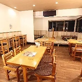 【大人数でワイワイ楽しむ貸切スタイル】友人や家族との集まりに◎貸切スペースをご用意！最大40名様まで収容できるこの店は、みんなでワイワイ楽しむのにぴったりの場所です。カジュアルなデザインの店内は、リラックスできる雰囲気で、居心地の良さ抜群☆ お料理も豊富で、シェアしながら楽しむのがオススメです！