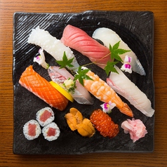 鮮魚店直営ならではの鮮度と職人の技『寿司盛合せ』の写真